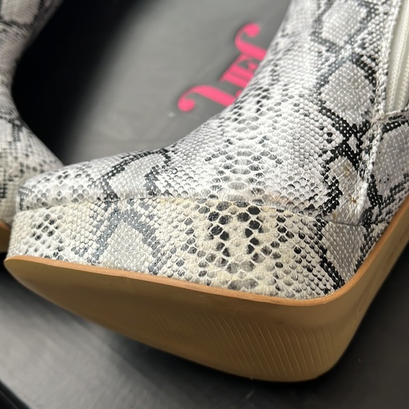 BNIB JF Printed Tall Boots - Picture 5 of 12